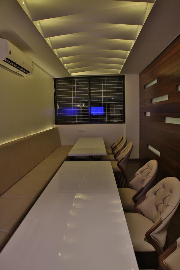 Hotel K P Pride Jalgaon ภายนอก รูปภาพ