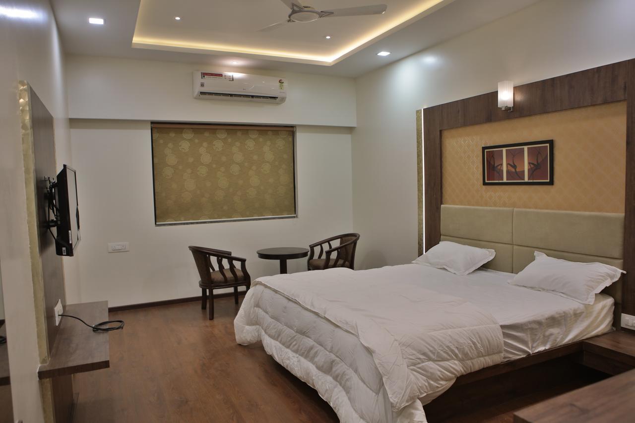 Hotel K P Pride Jalgaon ภายนอก รูปภาพ